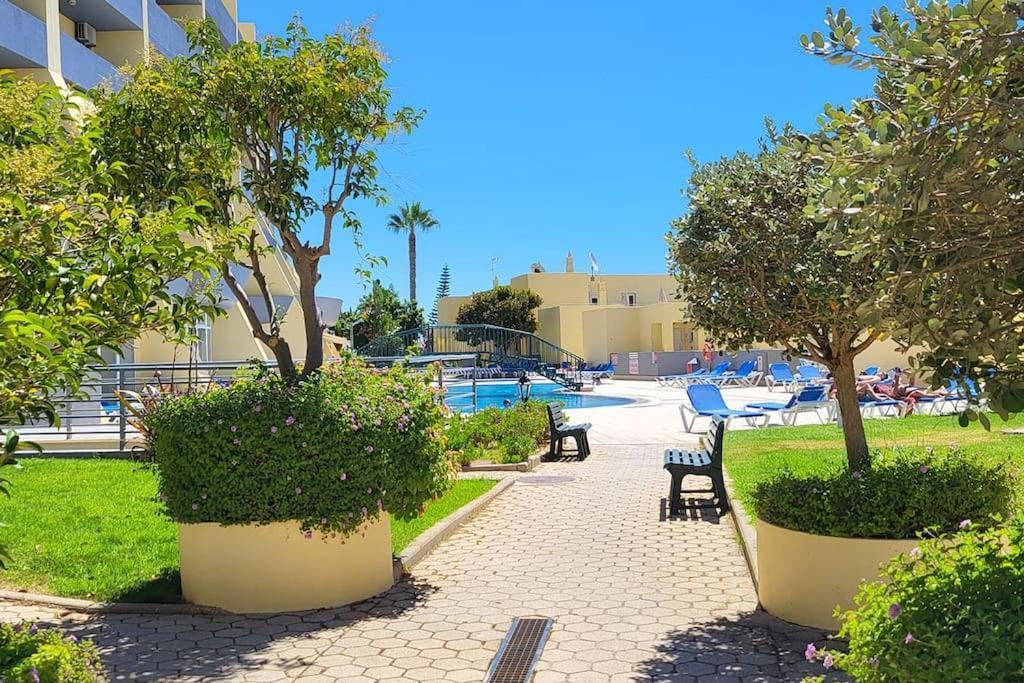 Lagos-Piscine Et Mer- Condominio Do Mar Extérieur photo